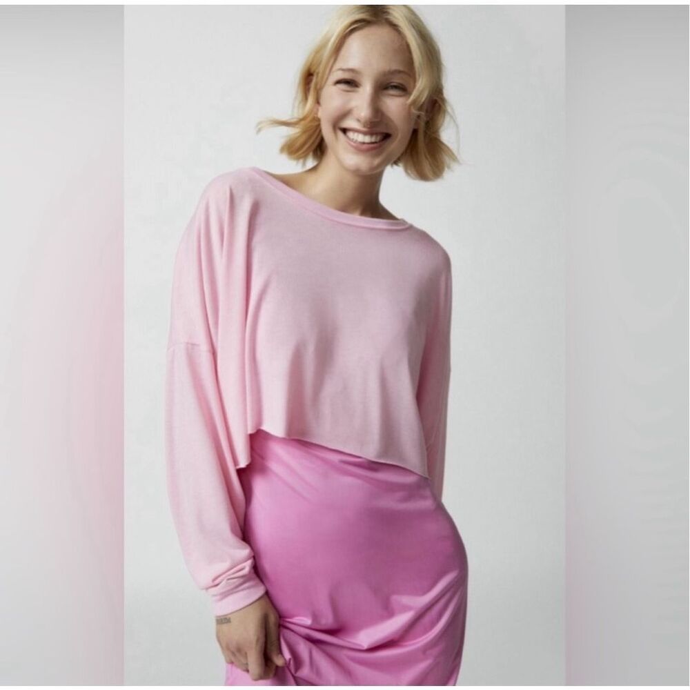 Urban Outfitters - Out From Under - Addison Cropped Tee M